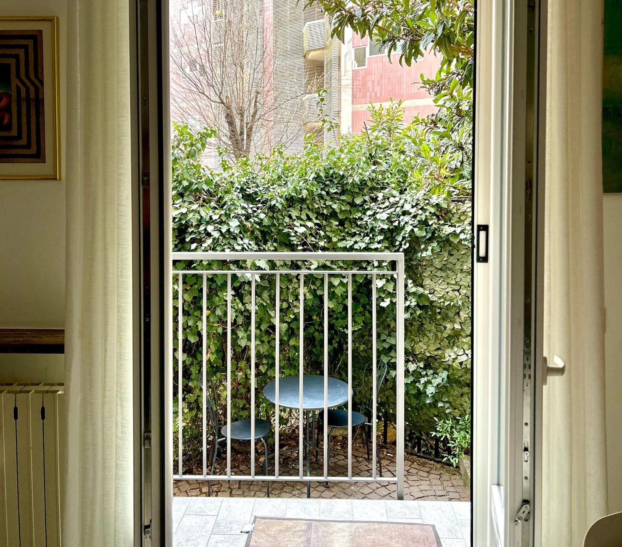 Lovely 2 Room Apartment With Small Garden Milán Exterior foto