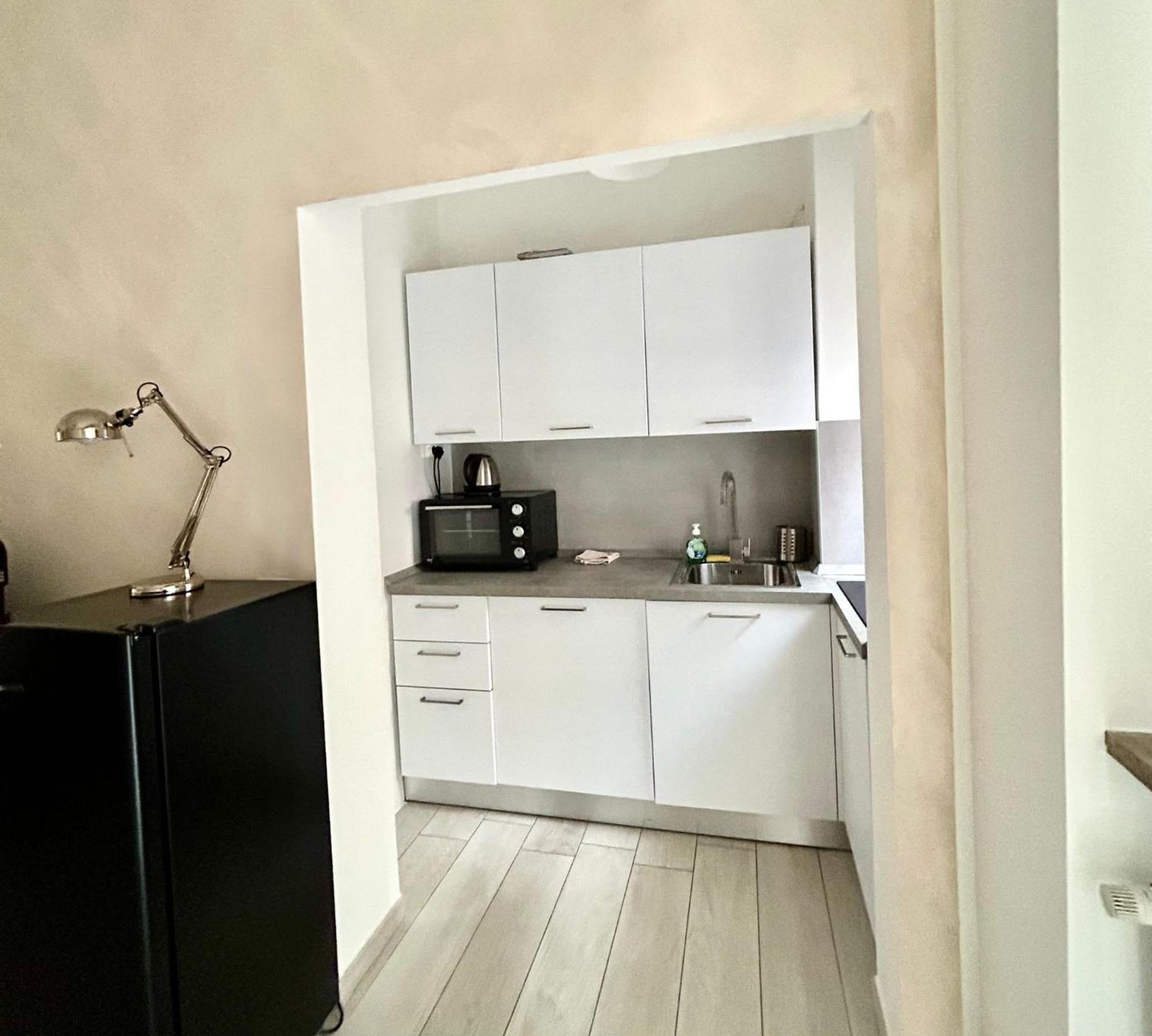 Lovely 2 Room Apartment With Small Garden Milán Exterior foto